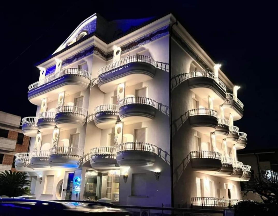 Residence Anchisemare Alba Adriatica Esterno foto
