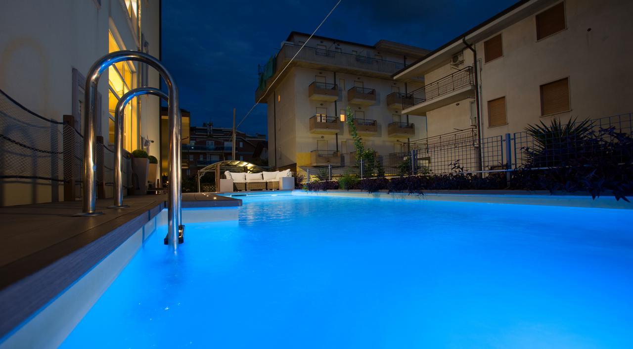 Residence Anchisemare Alba Adriatica Esterno foto